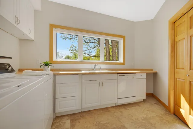 $1,250,000 | 11507 42nd Street Southeast, Clear Lake, MN 55319