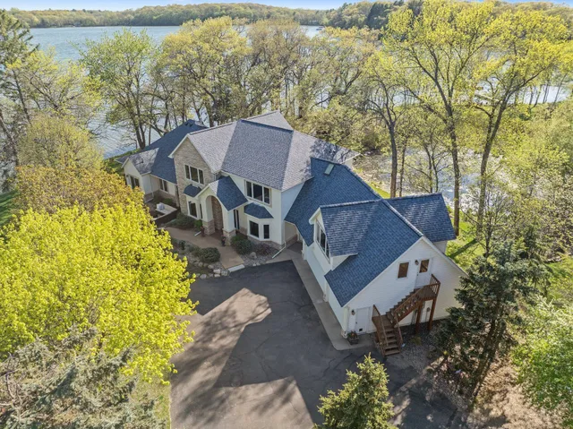 $1,250,000 | 11507 42nd Street Southeast, Clear Lake, MN 55319