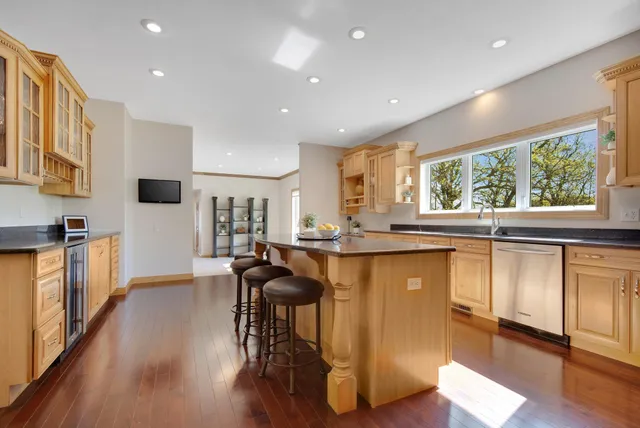 $1,250,000 | 11507 42nd Street Southeast, Clear Lake, MN 55319