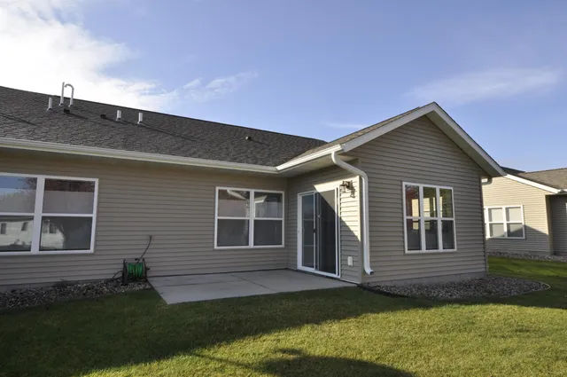 $299,500 | 802 Escalade Lane, Owatonna, MN 55060