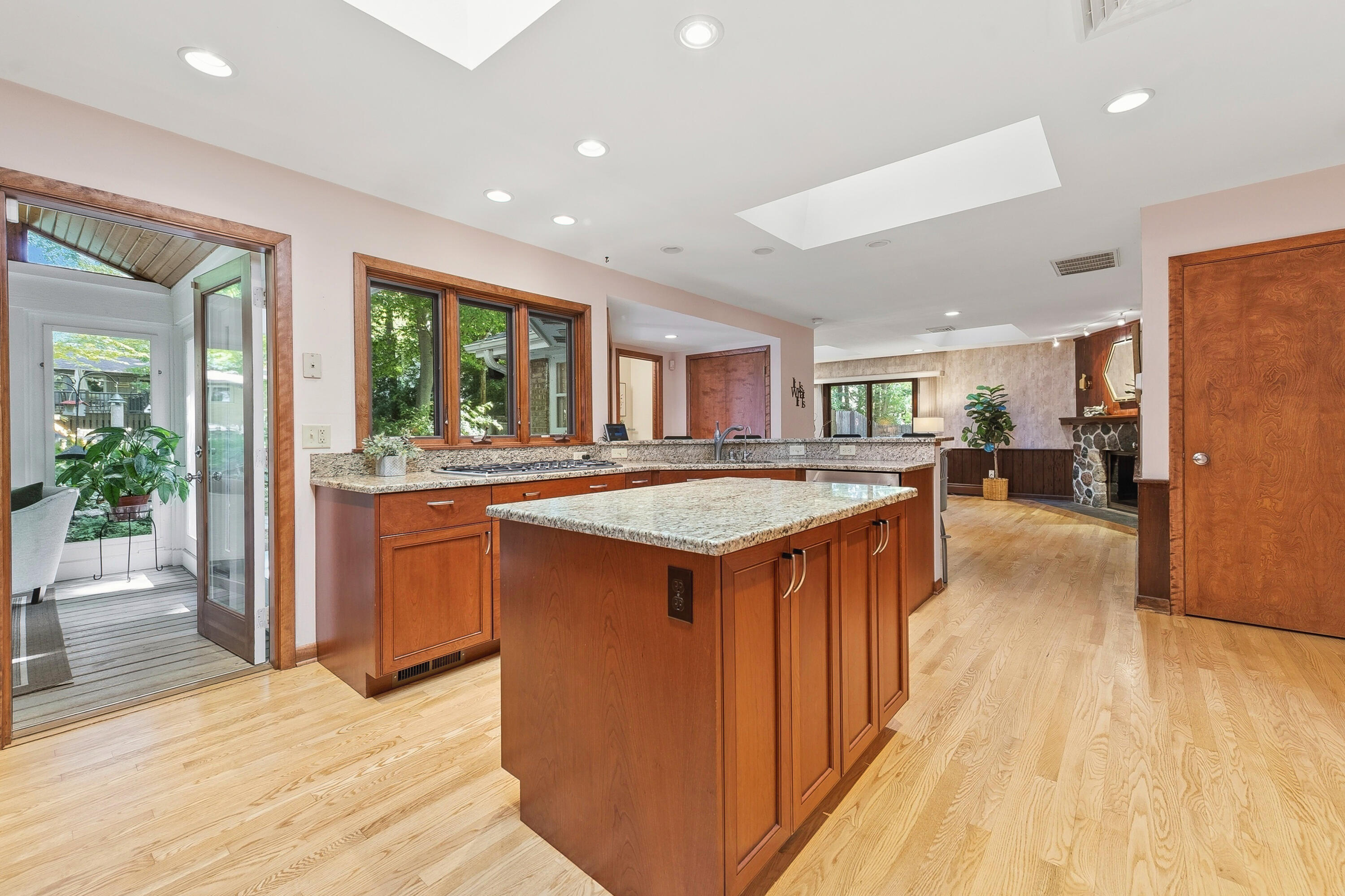 2336 West Green Tree Road Glendale, WI 53209 - Photo 13 of 58 Kitchen