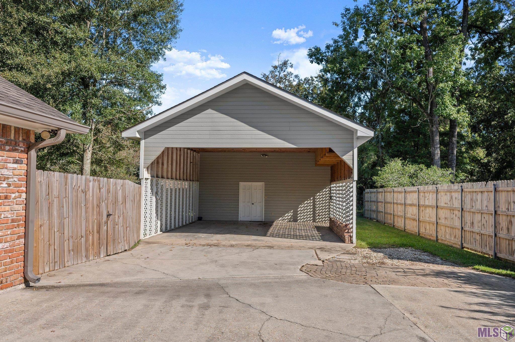 8533 Briarwood Place Baton Rouge, LA 70809 - Photo 28 of 30 RV PORT with storage & workshop