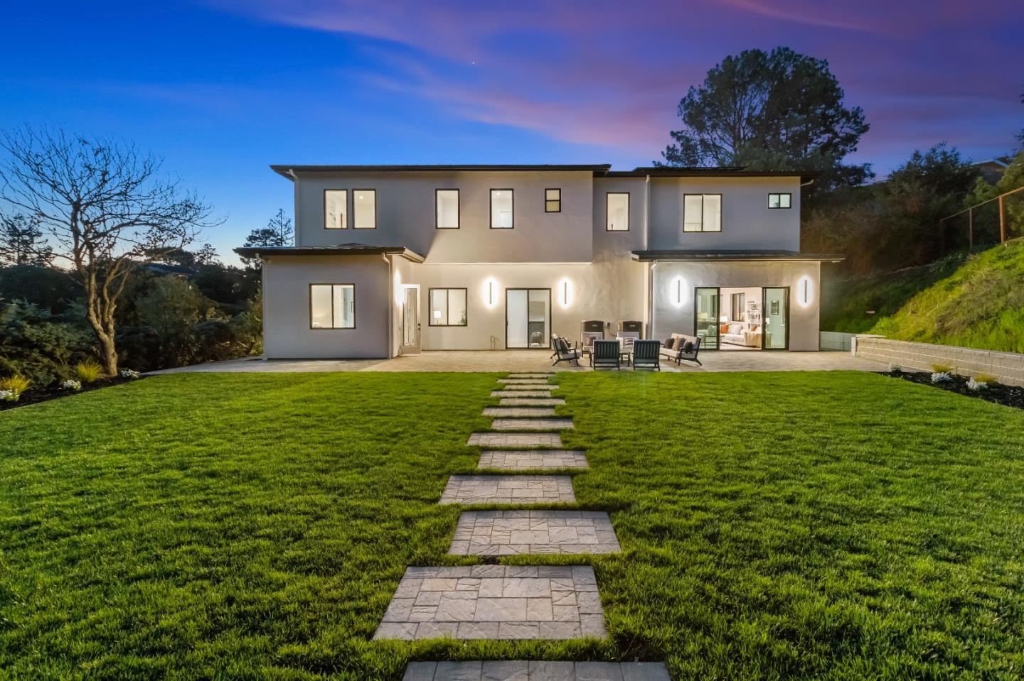 292 Quinnhill Road Los Altos, CA 94024 - Photo 3 of 24 Gallery Image 3