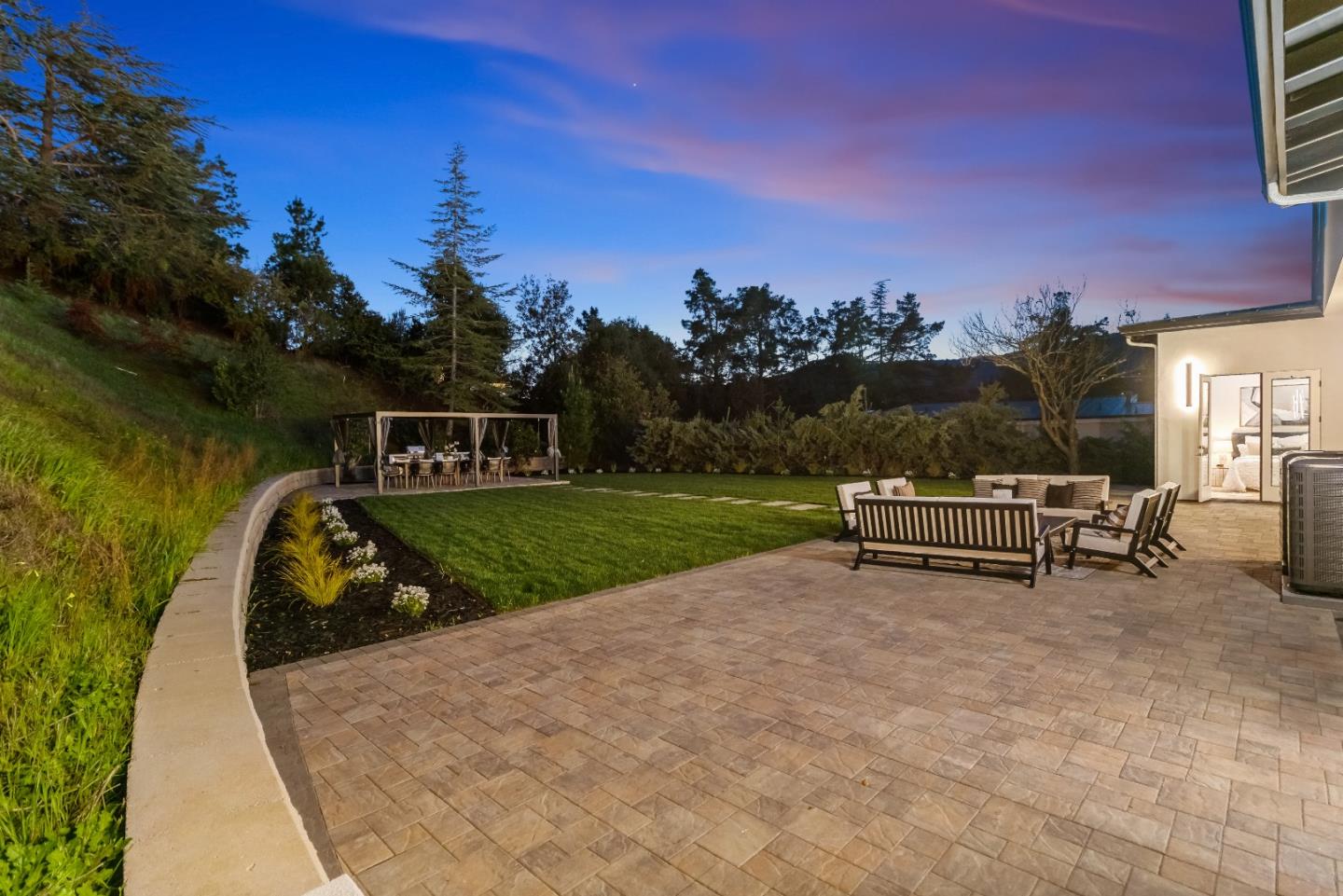 292 Quinnhill Road Los Altos, CA 94024 - Photo 4 of 24 Gallery Image 4