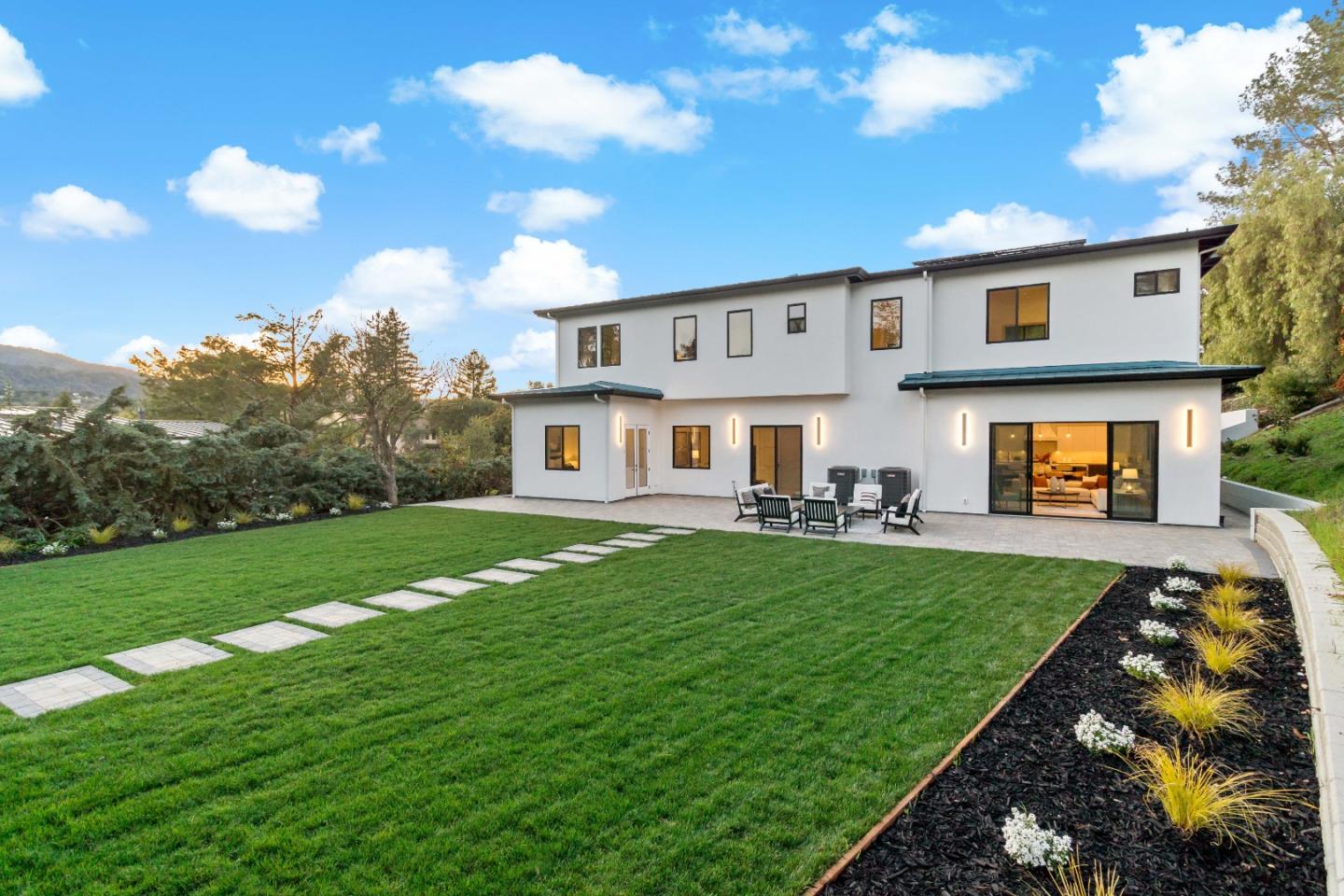 292 Quinnhill Road Los Altos, CA 94024 - Photo 5 of 24 Gallery Image 5
