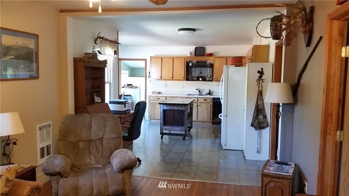 808 Southeast Front Street Winlock, WA 98596 - Photo 2 of 33 Gallery Image 2