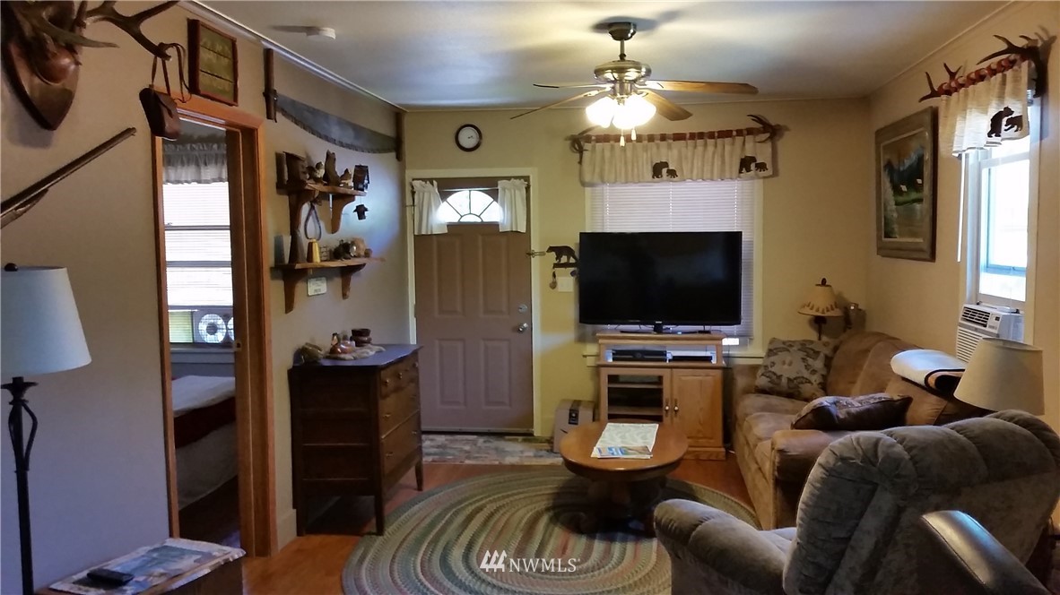 808 Southeast Front Street Winlock, WA 98596 - Photo 3 of 33 Gallery Image 3