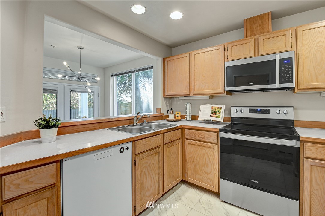 8515 244th Street Southwest, Unit A5 Edmonds, WA 98026 - Photo 9 of 19