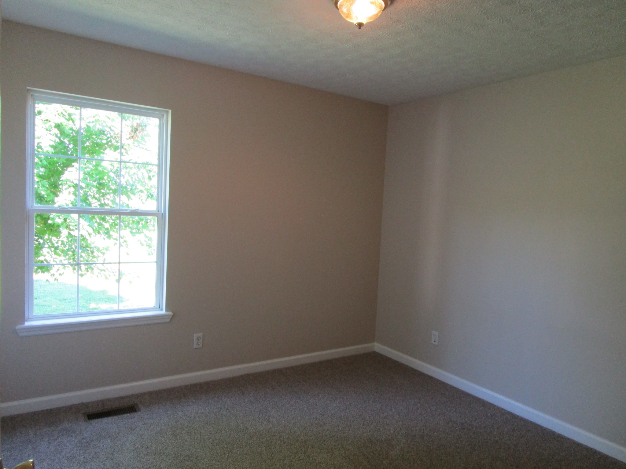 619 Lear Road Portland, TN 37148 - Photo 40 of 43 an empty room with a window