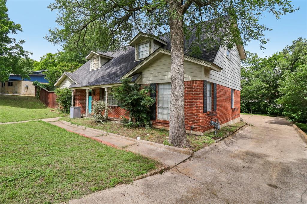 820 North Bowen Road Arlington, TX 76012 - Photo 3 of 40 a front view of a house with yard and green space