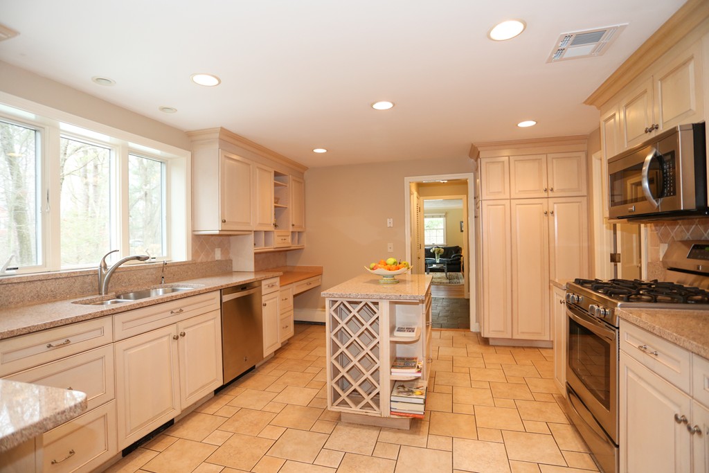 71 Cider Mill Road Sudbury, MA 01776 - Photo 12 of 29 Gallery Image 12