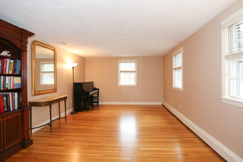 71 Cider Mill Road Sudbury, MA 01776 - Photo 5 of 29 Gallery Image 5