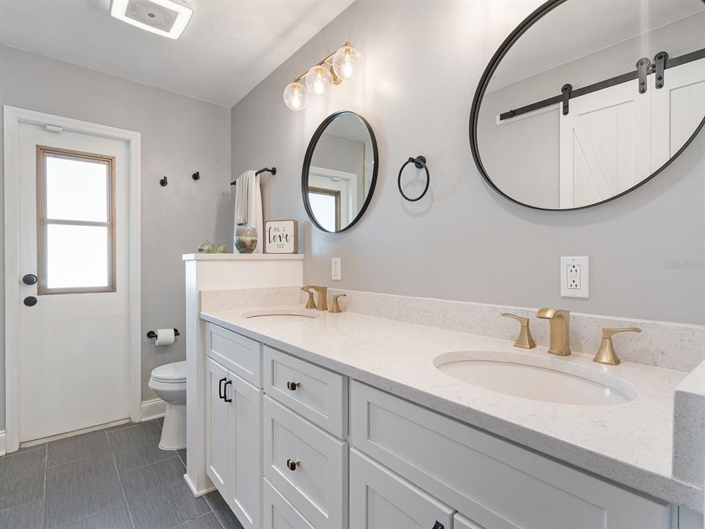 1360 Via Villanova Way Winter Springs, FL 32708 - Photo 19 of 32 a bathroom with a sink and a mirror