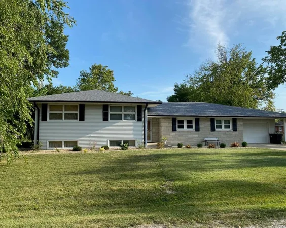 $200,000 | 9 Orchard Drive, Charleston, IL 61920