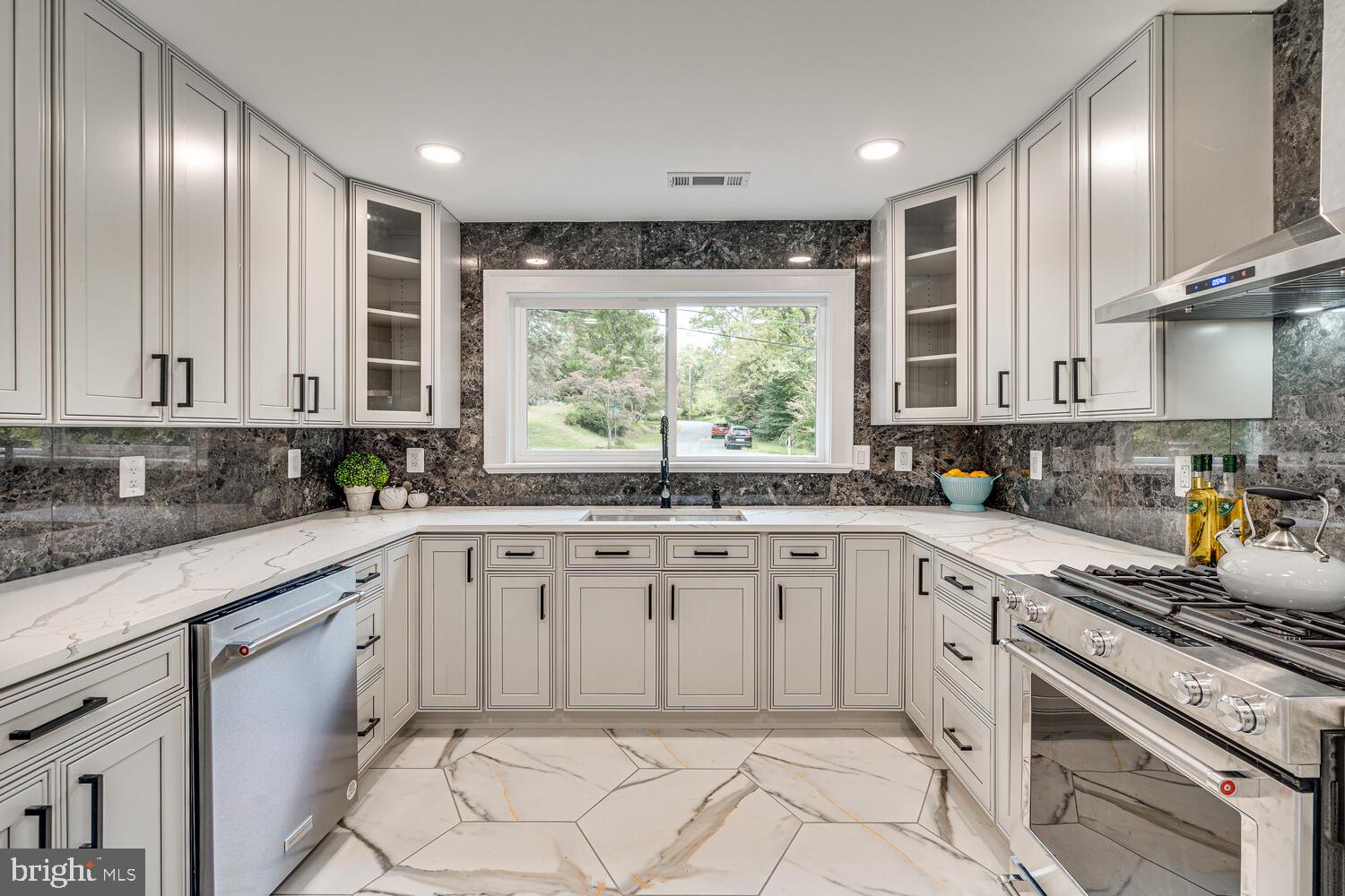 9432 Emory Grove Road Gaithersburg, MD 20877 - Photo 18 of 87 Kitchen