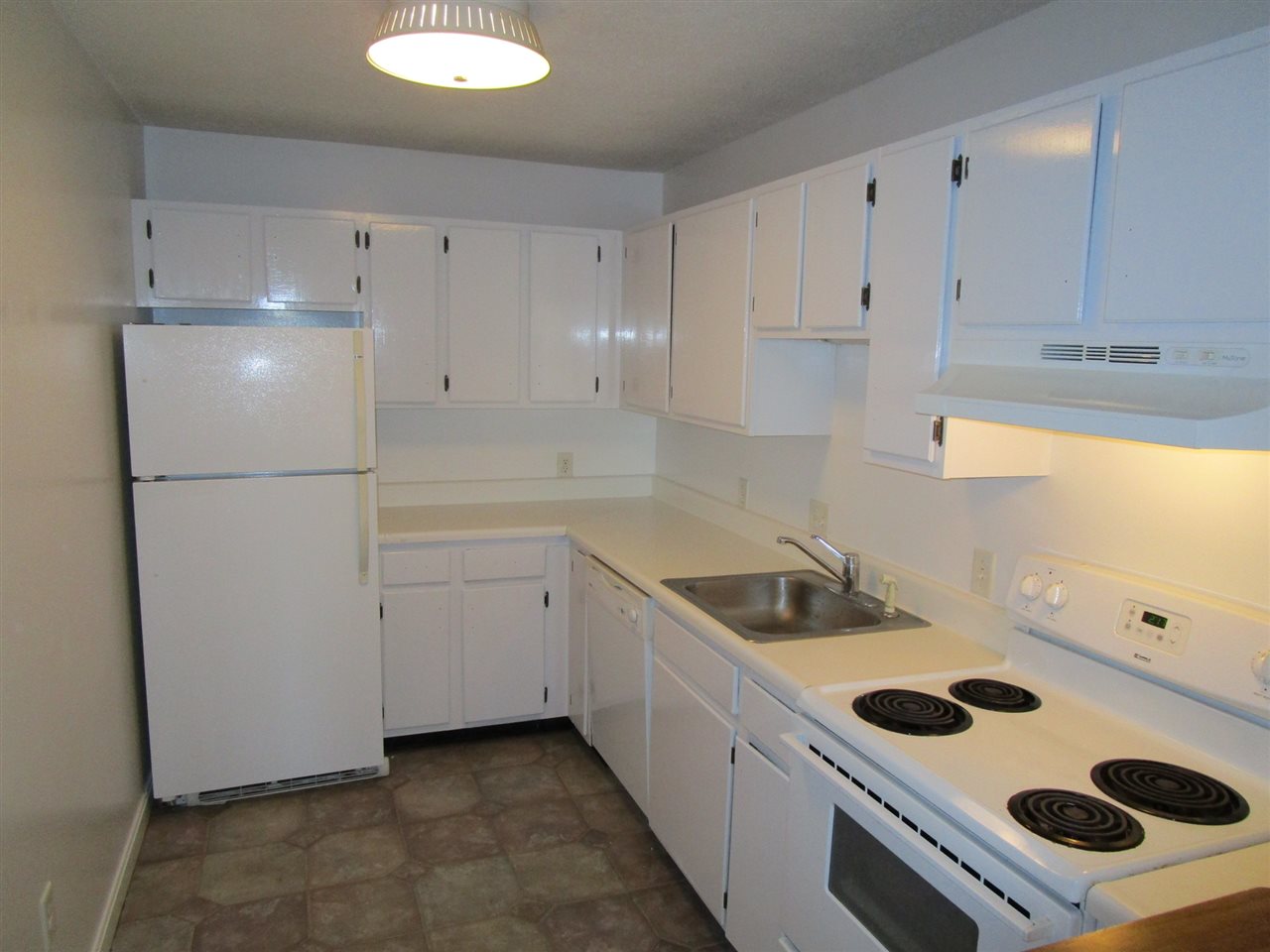 13 Strawberry Bank Road, Unit 19 Nashua, NH 03062 - Photo 7 of 22