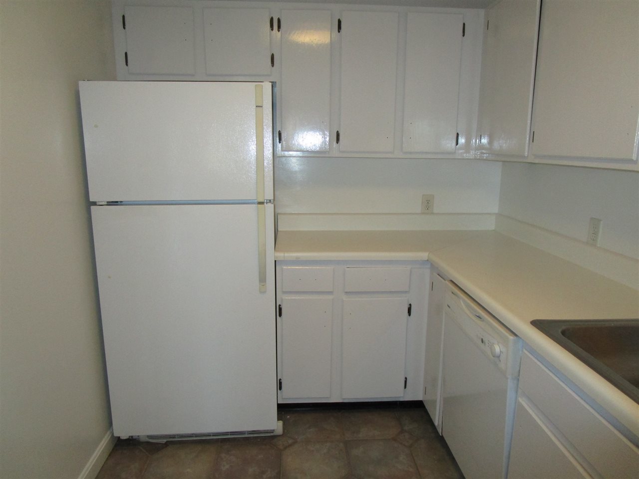 13 Strawberry Bank Road, Unit 19 Nashua, NH 03062 - Photo 9 of 22