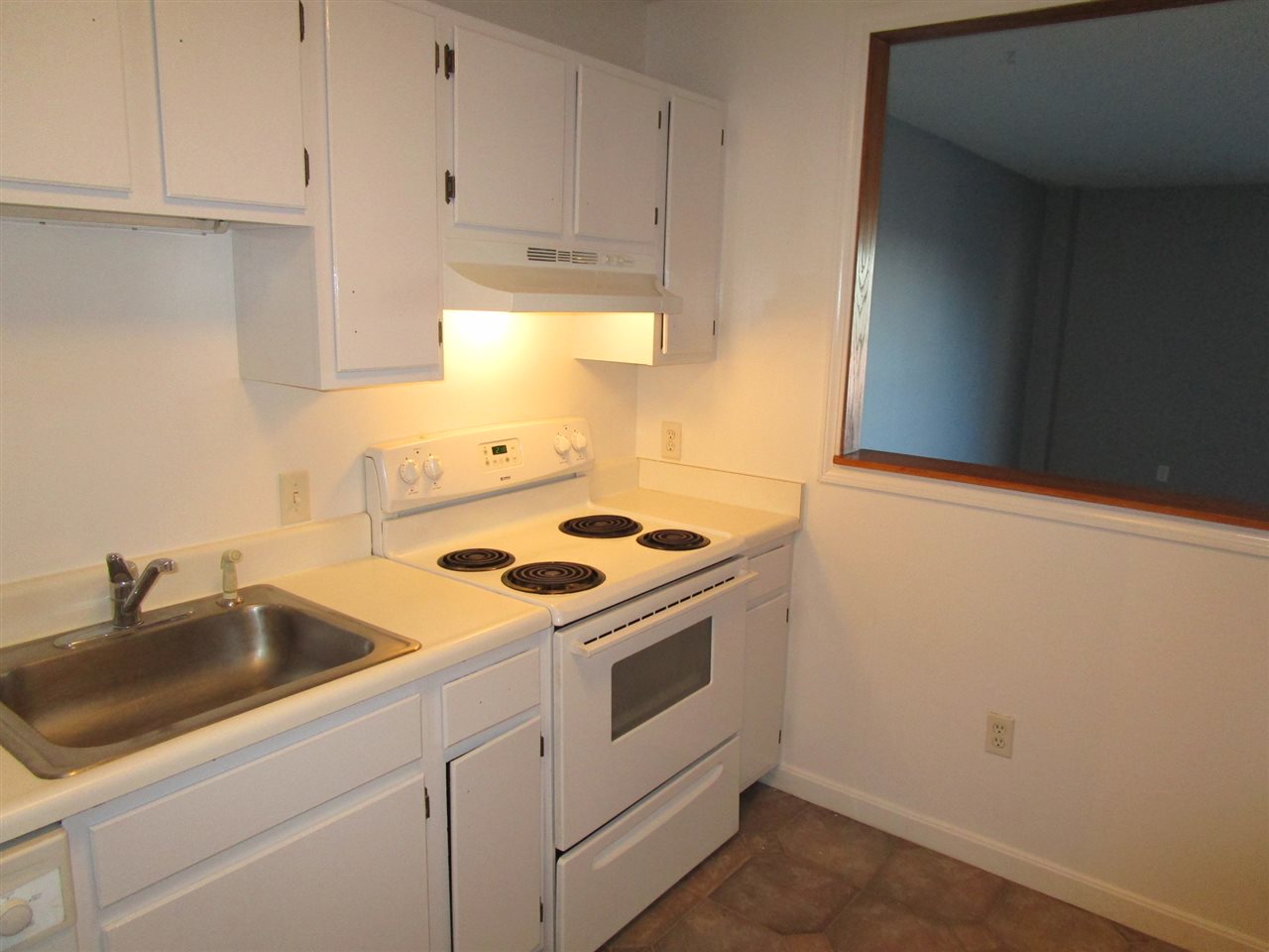 13 Strawberry Bank Road, Unit 19 Nashua, NH 03062 - Photo 10 of 22