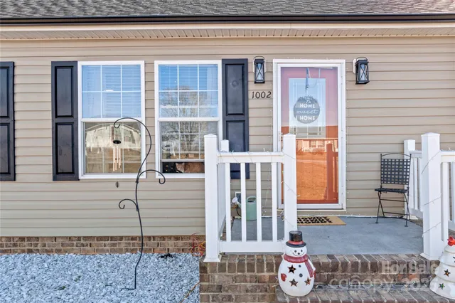 $299,900 | 1002 Crestline Drive, Yadkinville, NC 27055