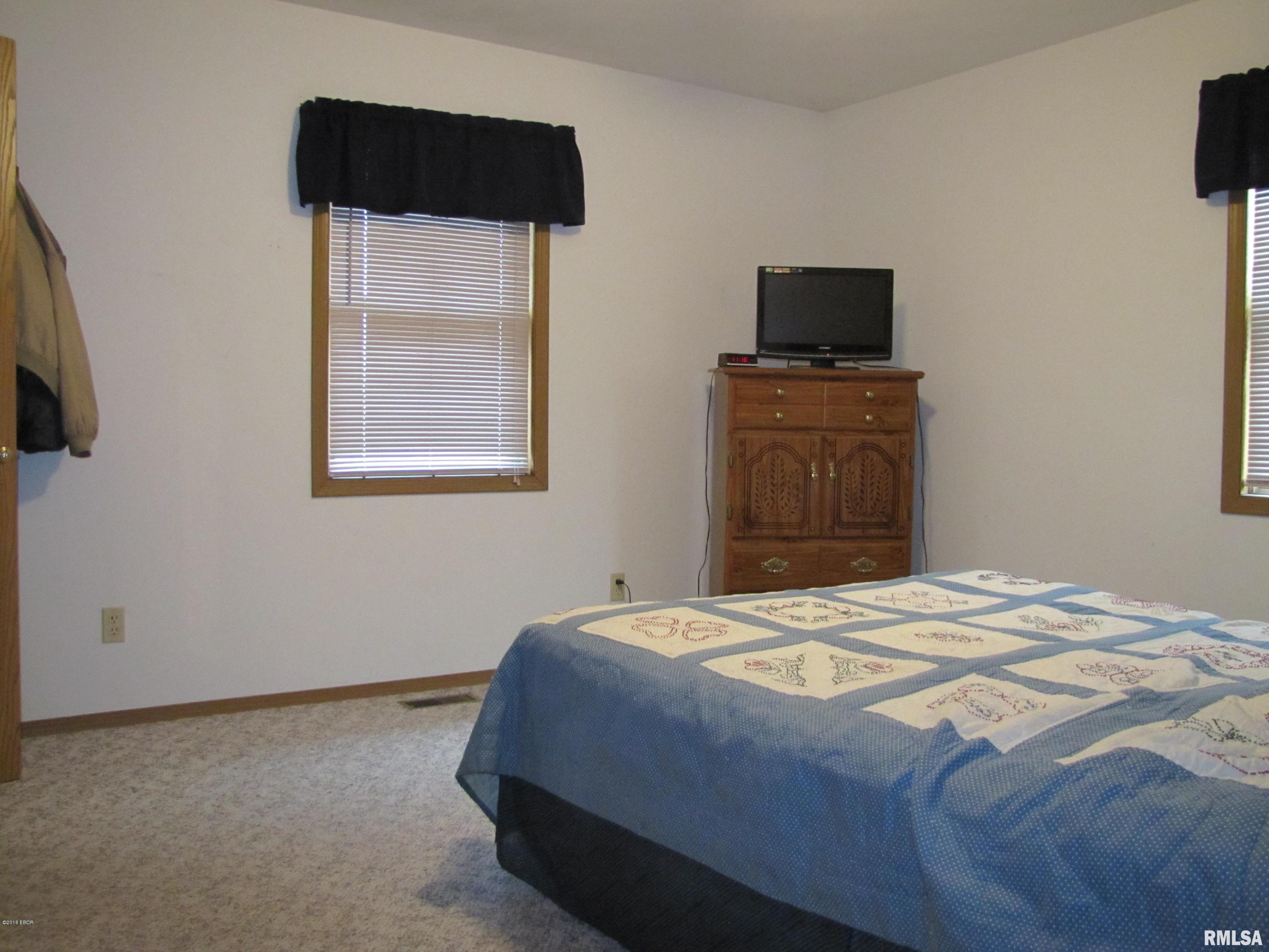 1803 Old Salem Road Kell, IL 62853 - Photo 13 of 50 Gallery Image 13