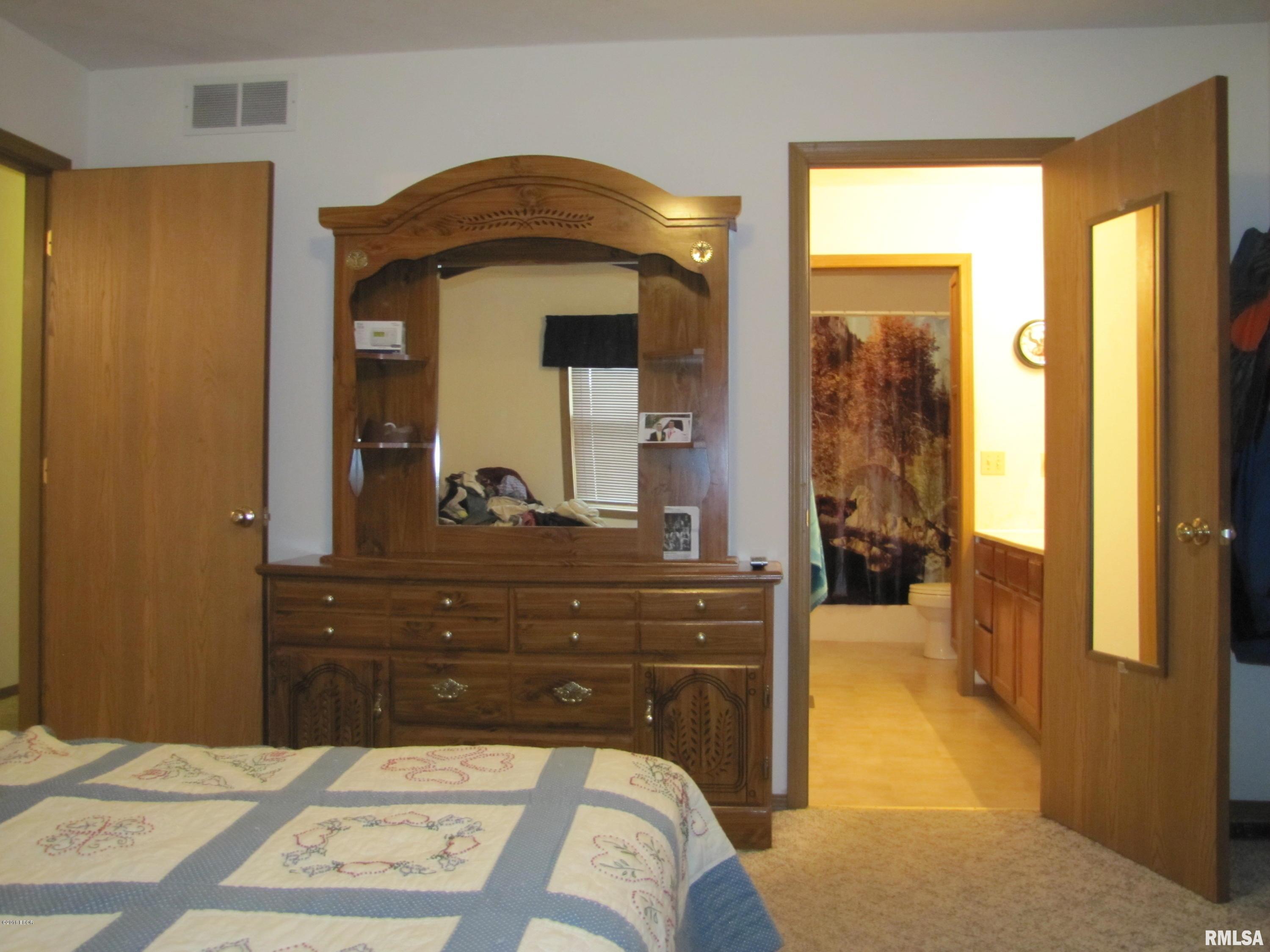 1803 Old Salem Road Kell, IL 62853 - Photo 14 of 50 Gallery Image 14