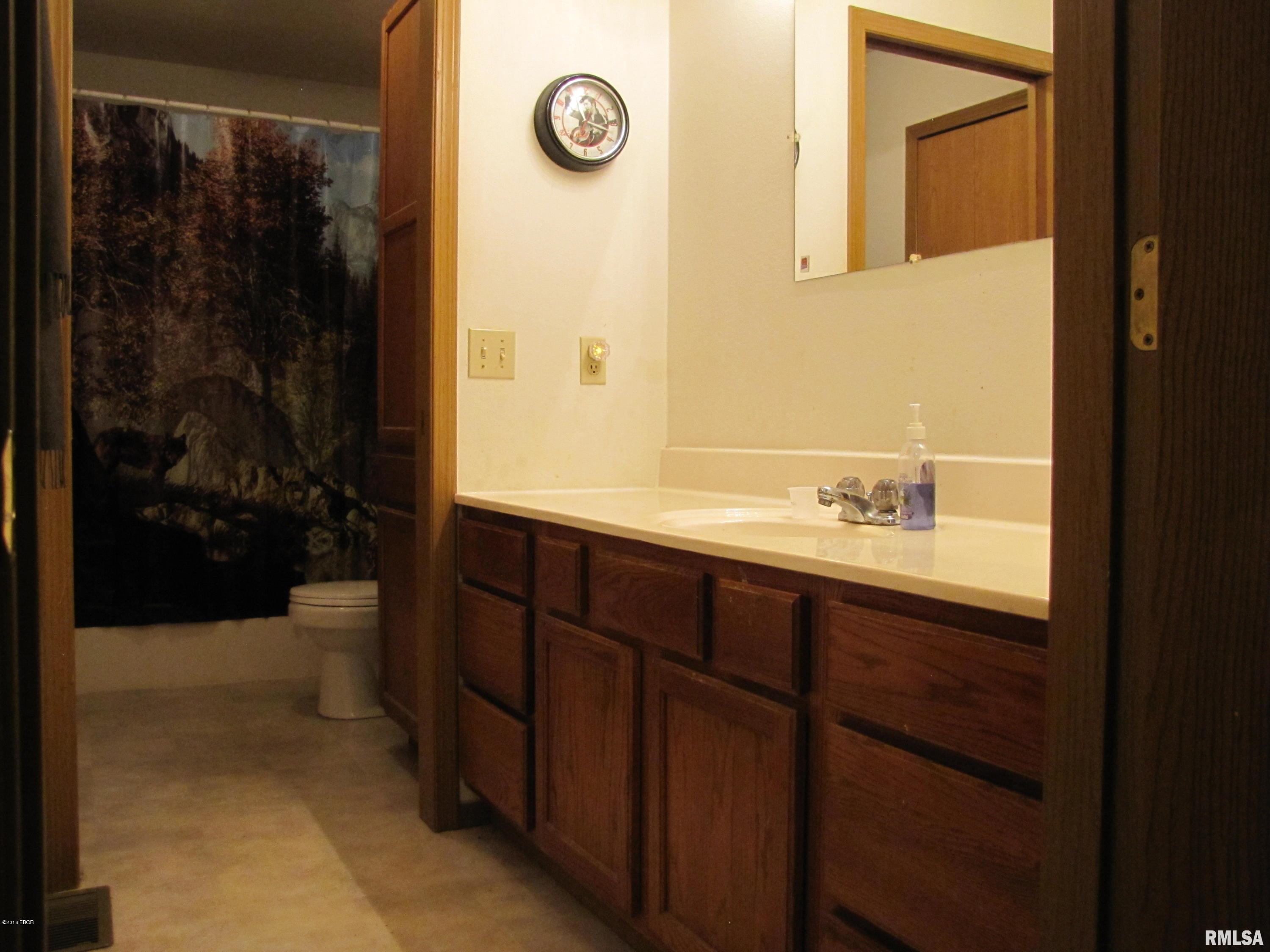 1803 Old Salem Road Kell, IL 62853 - Photo 17 of 50 Gallery Image 17