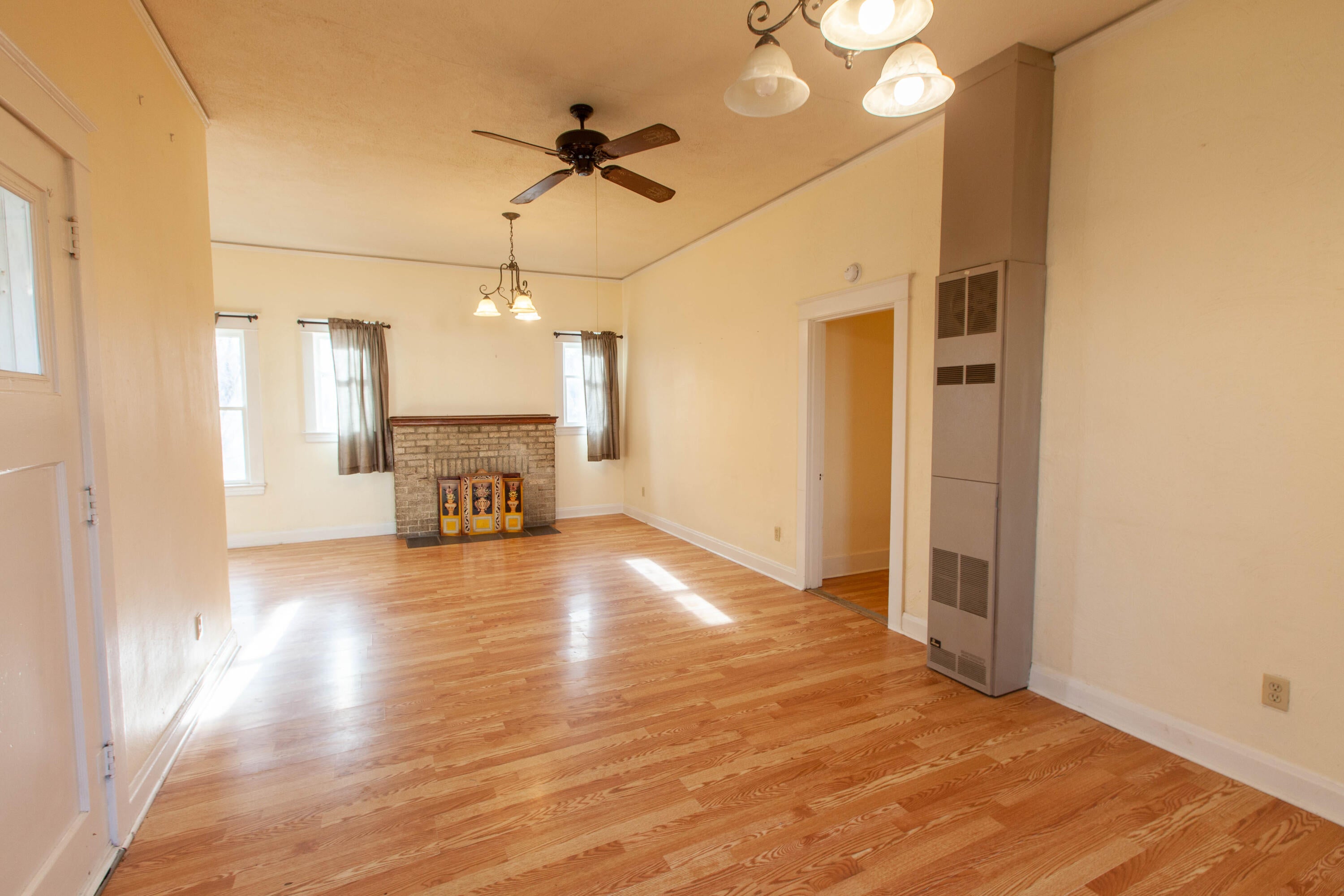 231 Southwest 9th Street Redmond, OR 97756 - Photo 4 of 30 04