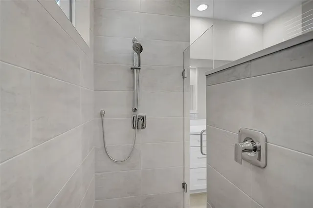 a view of livingroom with furniture and entryway