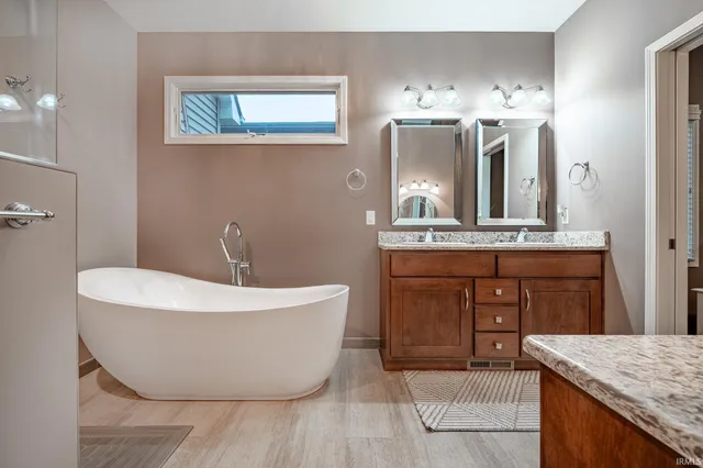 $424,900 | 15315 Harrison Lk Cove, Fort Wayne, IN 46814