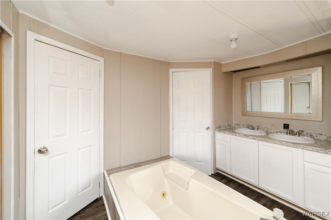 3467 Lochiel Road Golden Valley, AZ 86413 - Photo 24 of 45 Bathroom