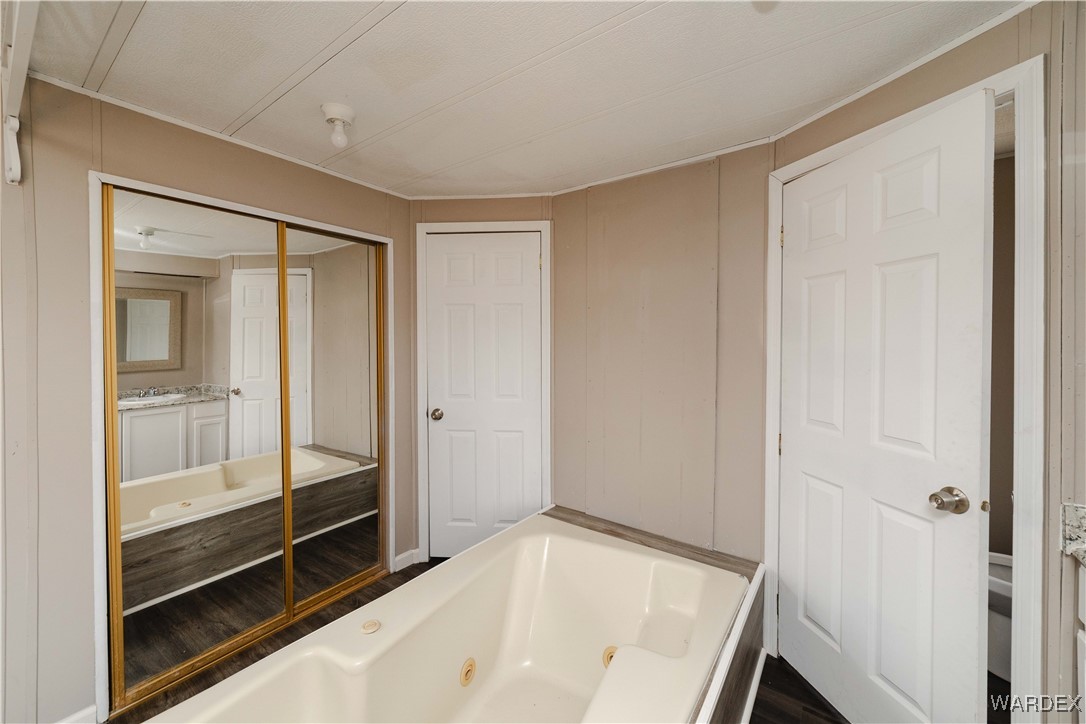 3467 Lochiel Road Golden Valley, AZ 86413 - Photo 25 of 45 Bathroom