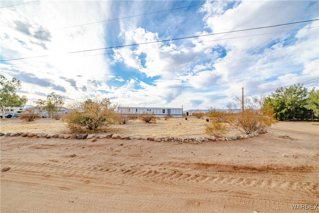 3467 Lochiel Road Golden Valley, AZ 86413 - Photo 36 of 45 Yard