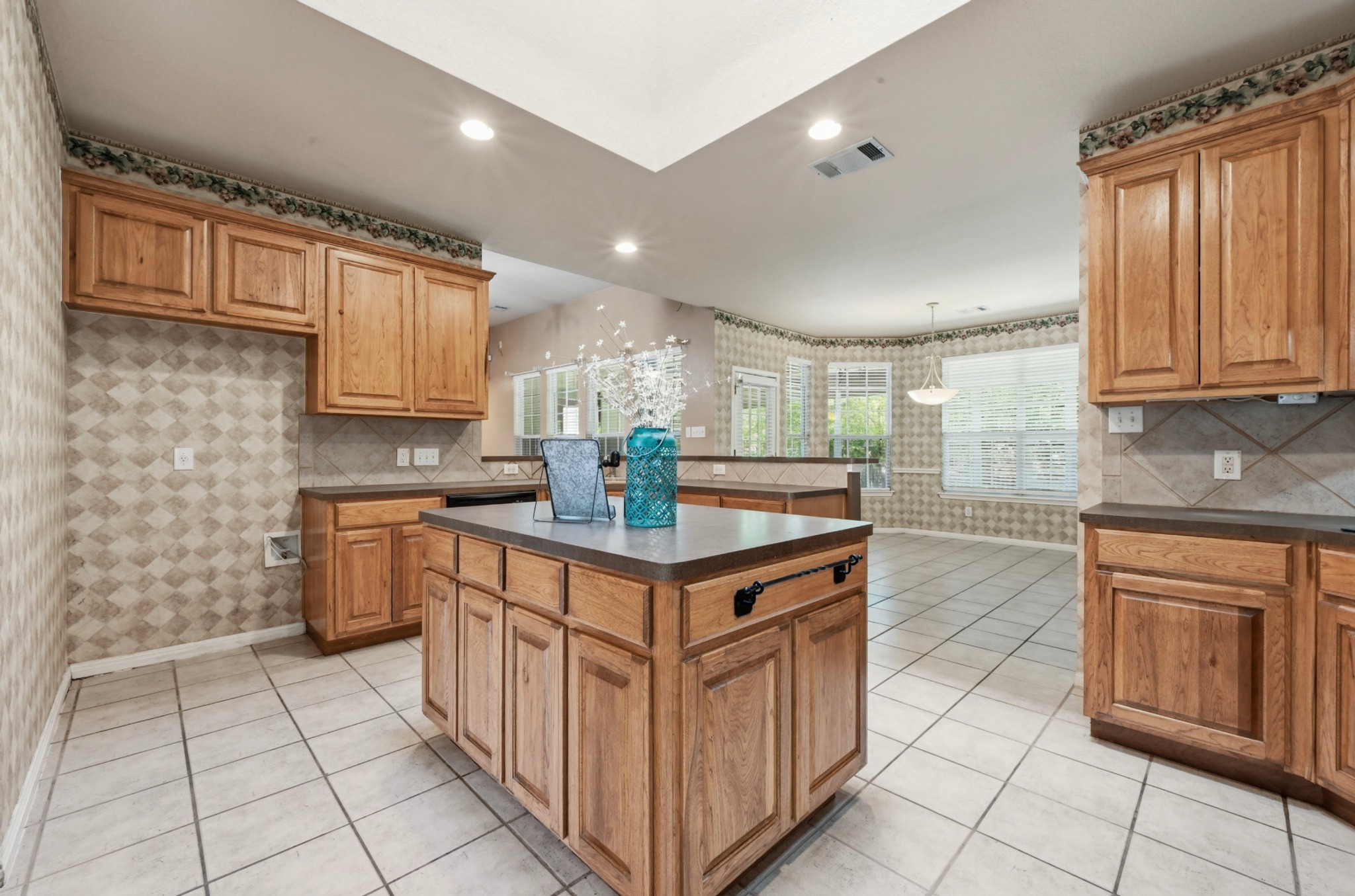 11500 Arbor Downs Road Austin, TX 78748 - Photo 16 of 40 Middle Island with Cabinets
