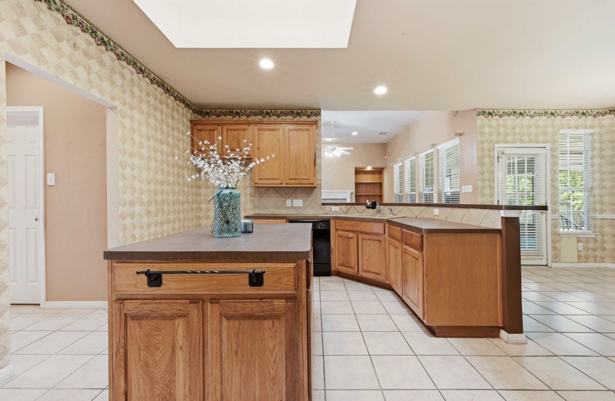 11500 Arbor Downs Road Austin, TX 78748 - Photo 19 of 40 Lots of cabinets and drawer space
