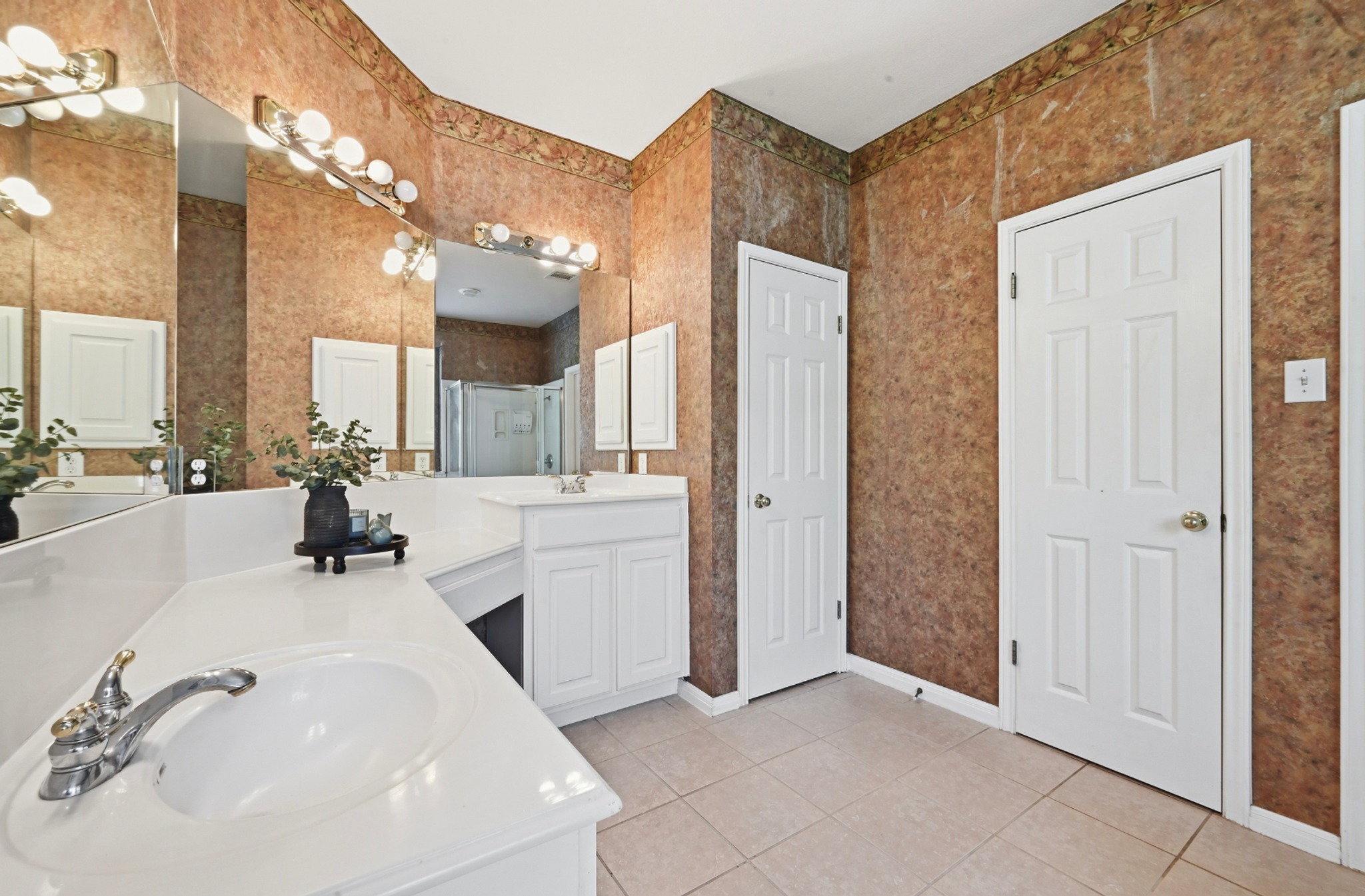11500 Arbor Downs Road Austin, TX 78748 - Photo 24 of 40 Dual Vanities in Primary Bathroom