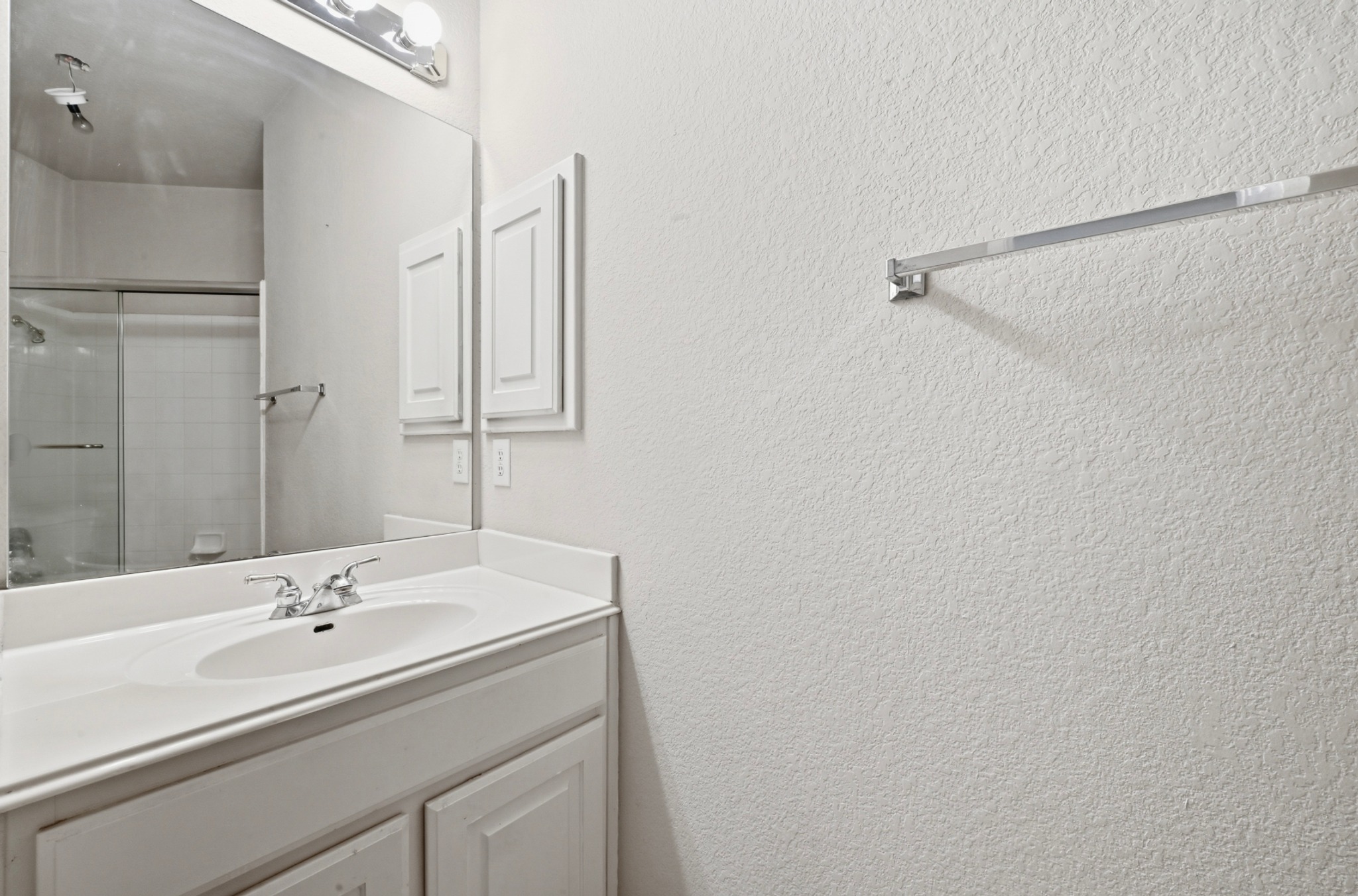 11500 Arbor Downs Road Austin, TX 78748 - Photo 28 of 40 Bathroom #2