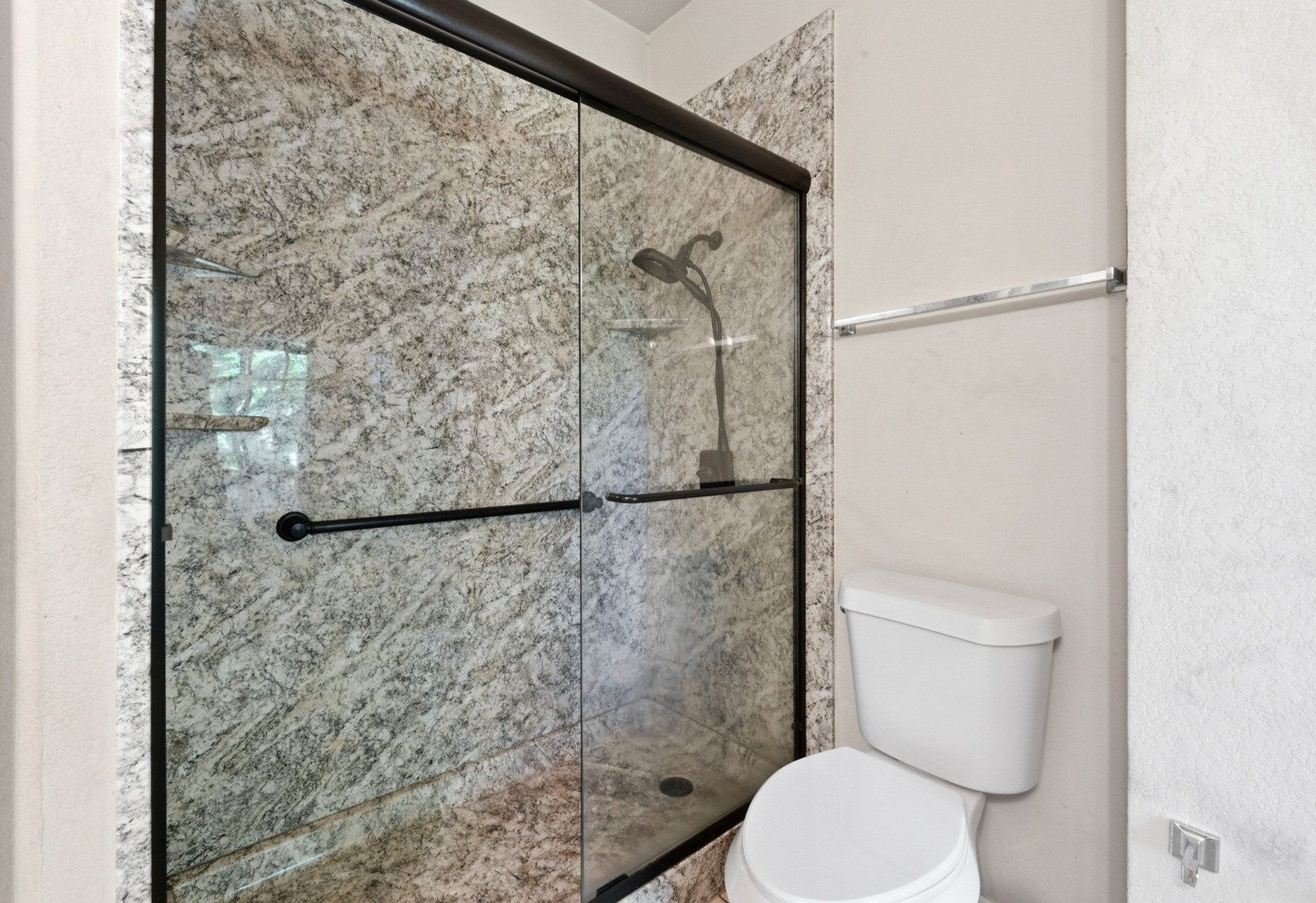 11500 Arbor Downs Road Austin, TX 78748 - Photo 34 of 40 Bathroom #3