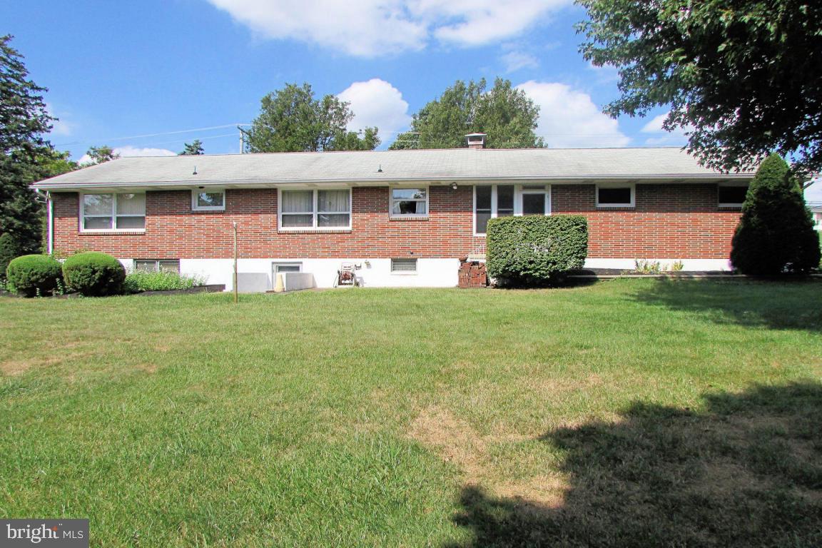 826 Weavertown Road Lebanon, PA 17046 - Photo 3 of 31 Gallery Image 3