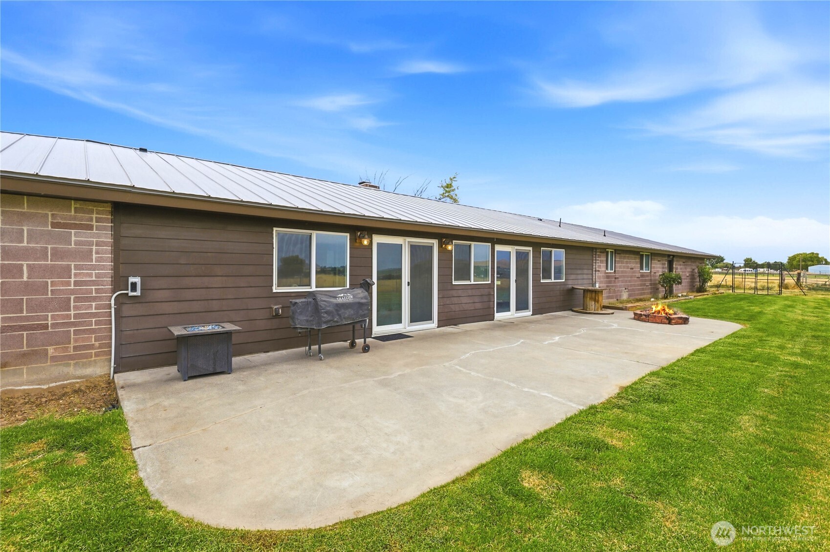 52005 North Whan Road Benton City, WA 99320 - Photo 5 of 35