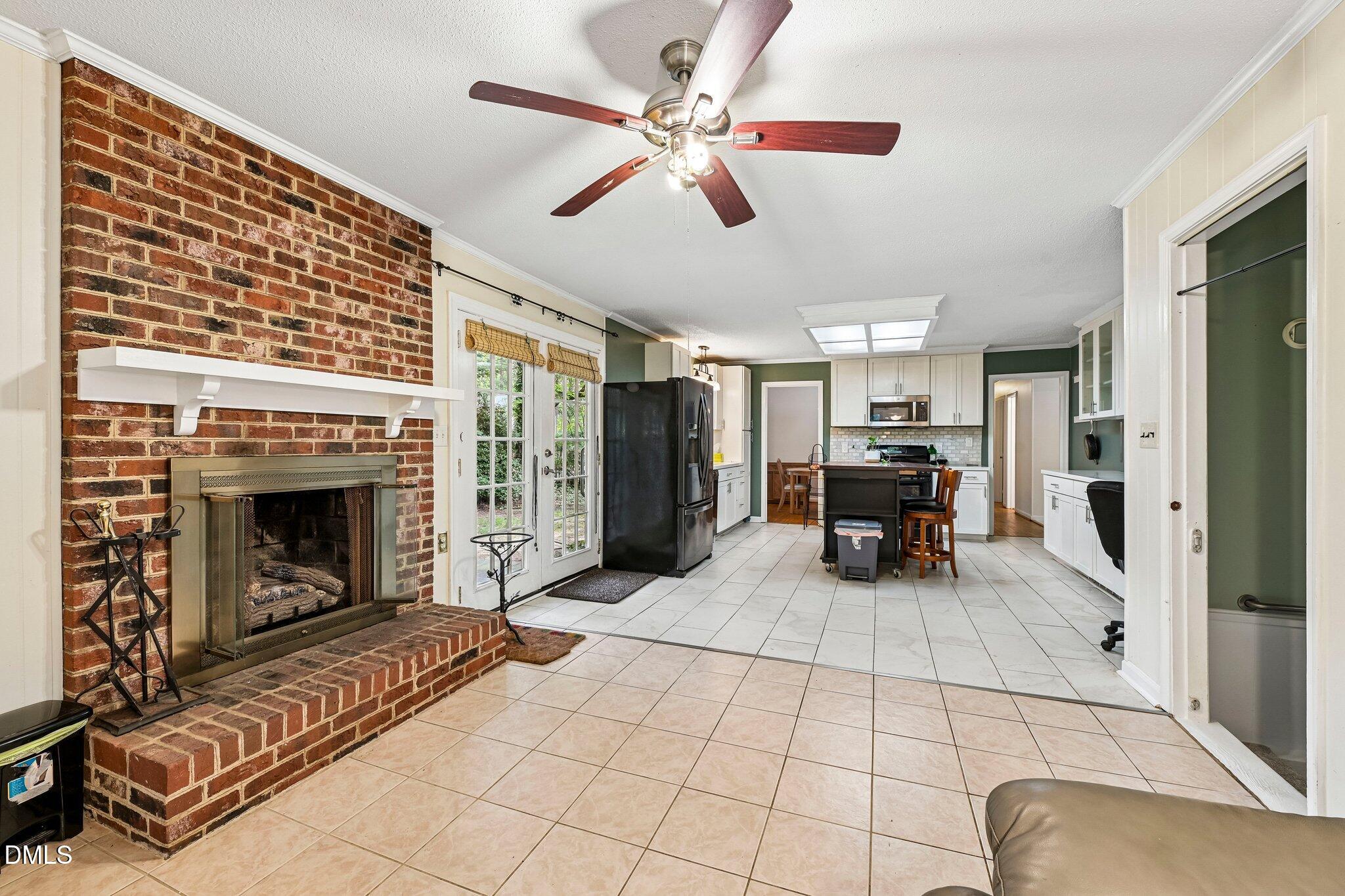1421 Elberon Place Raleigh, NC 27609 - Photo 4 of 21 8-web-or-mls-Elberon Pl-S1308-008