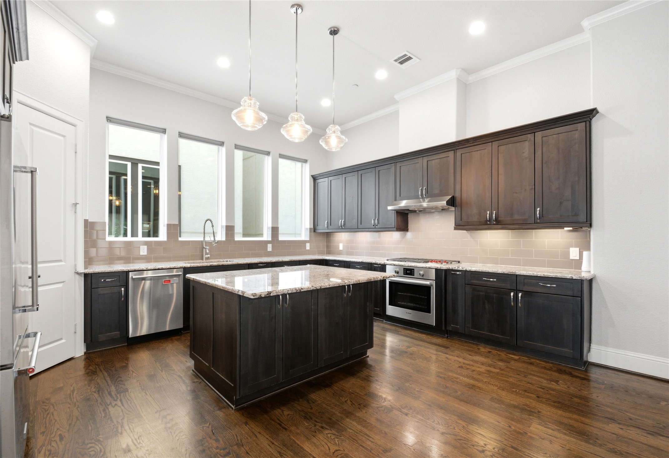2119 Taft Street Houston, TX 77006 - Photo 9 of 50
