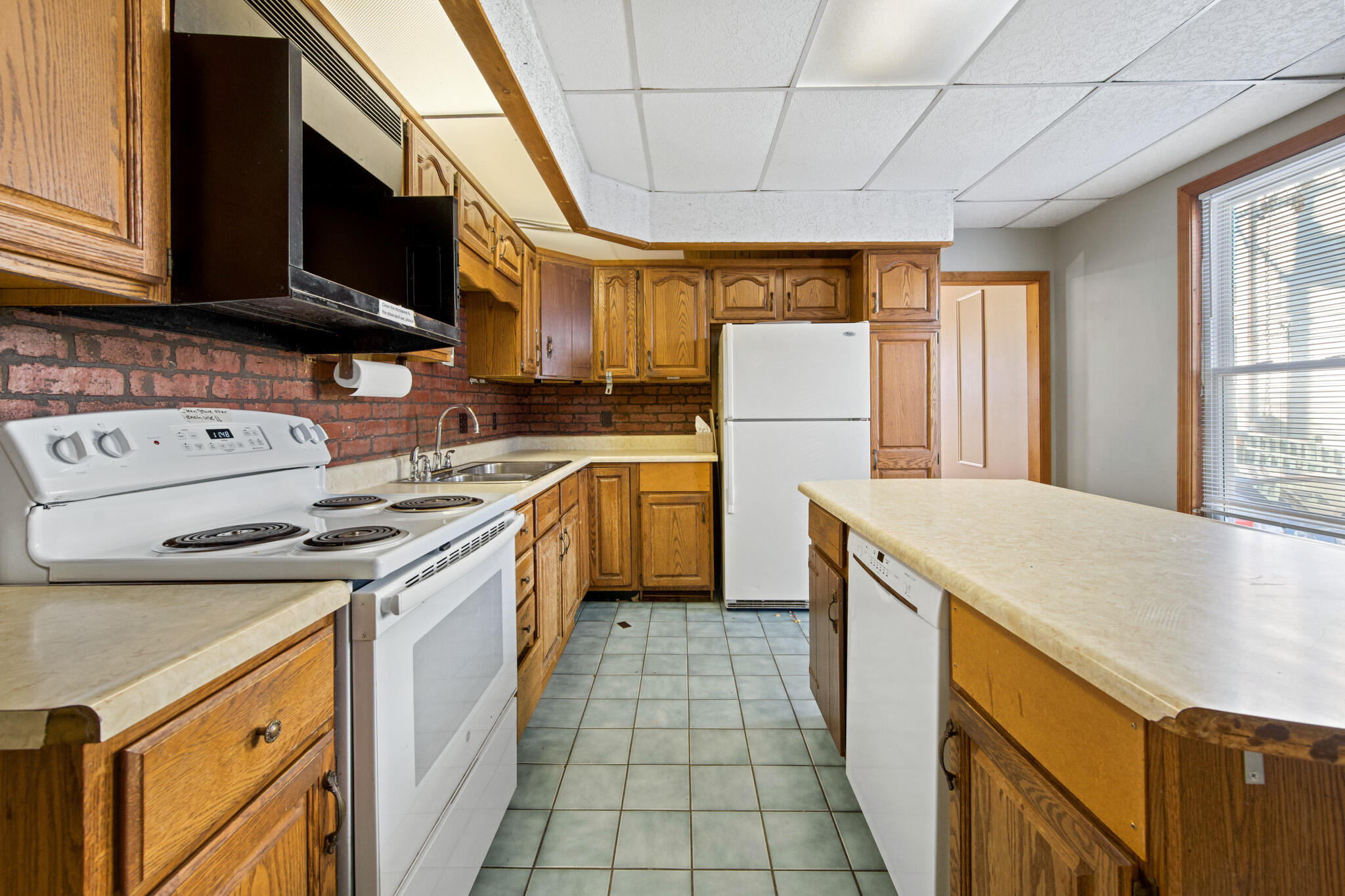 113 Lincoln Street Bangor, ME 04401 - Photo 7 of 77 DSC_3180