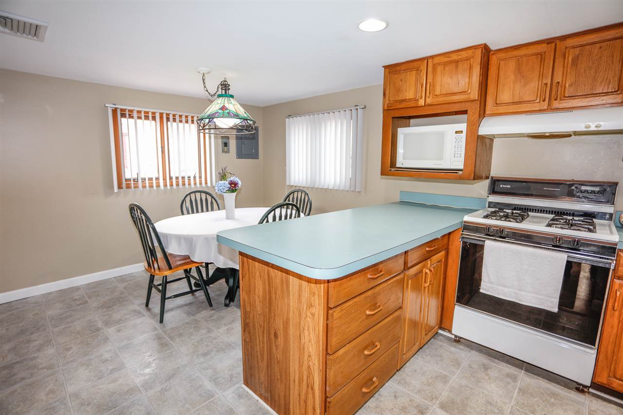 21 North Shore Road Derry, NH 03038 - Photo 4 of 24