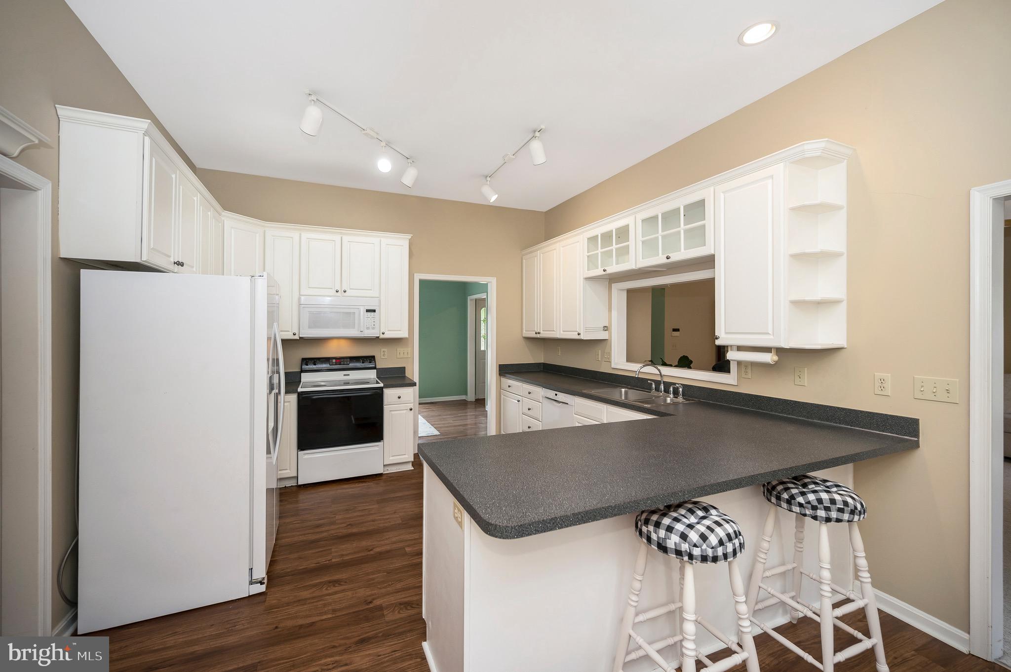 3800 Lakeview Parkway Locust Grove, VA 22508 - Photo 10 of 51 Sit and grab a quick bite at the counter