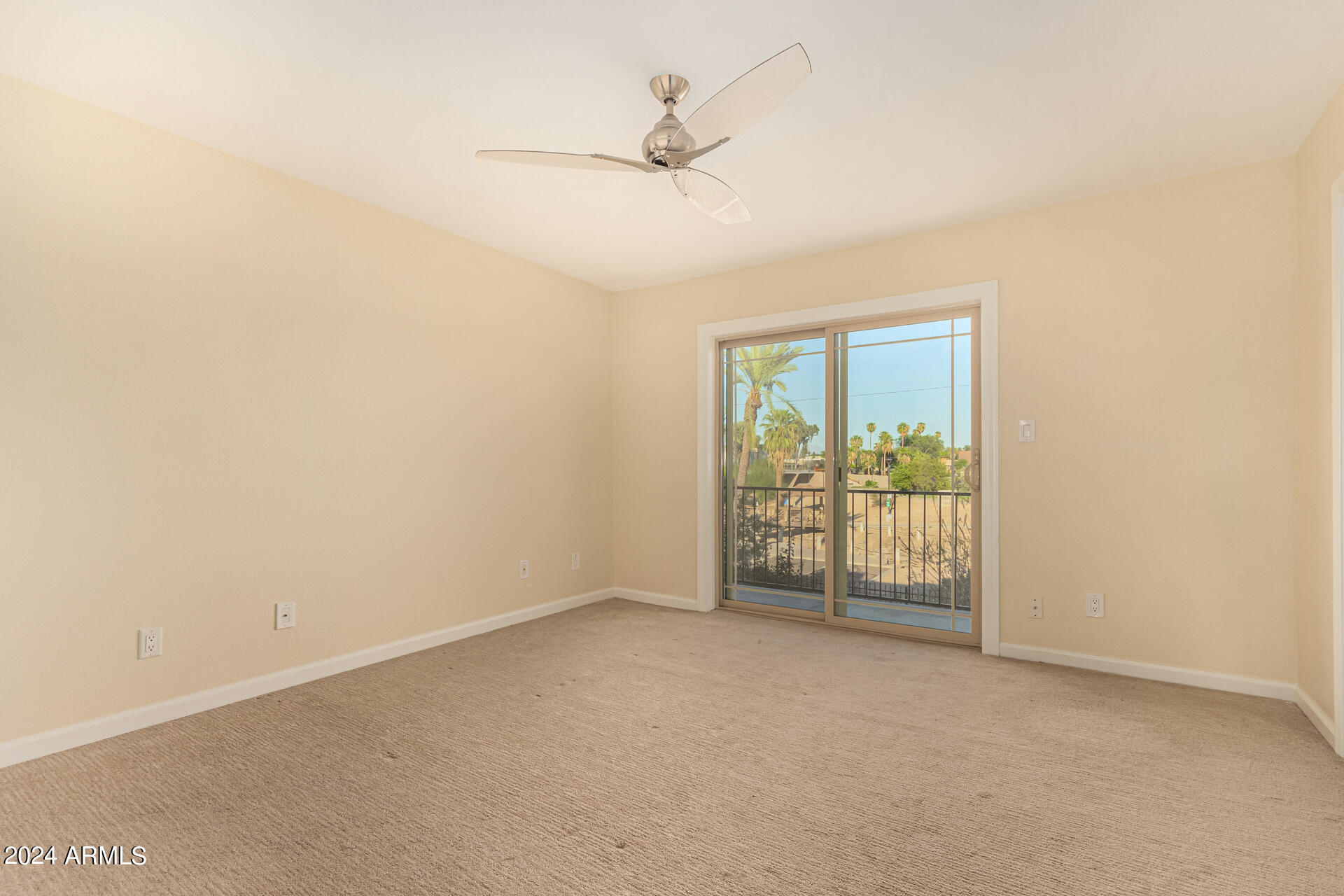 7755 East Thomas Road, Unit 7 Scottsdale, AZ 85251 - Photo 14 of 21 Primary Bedroom Suite