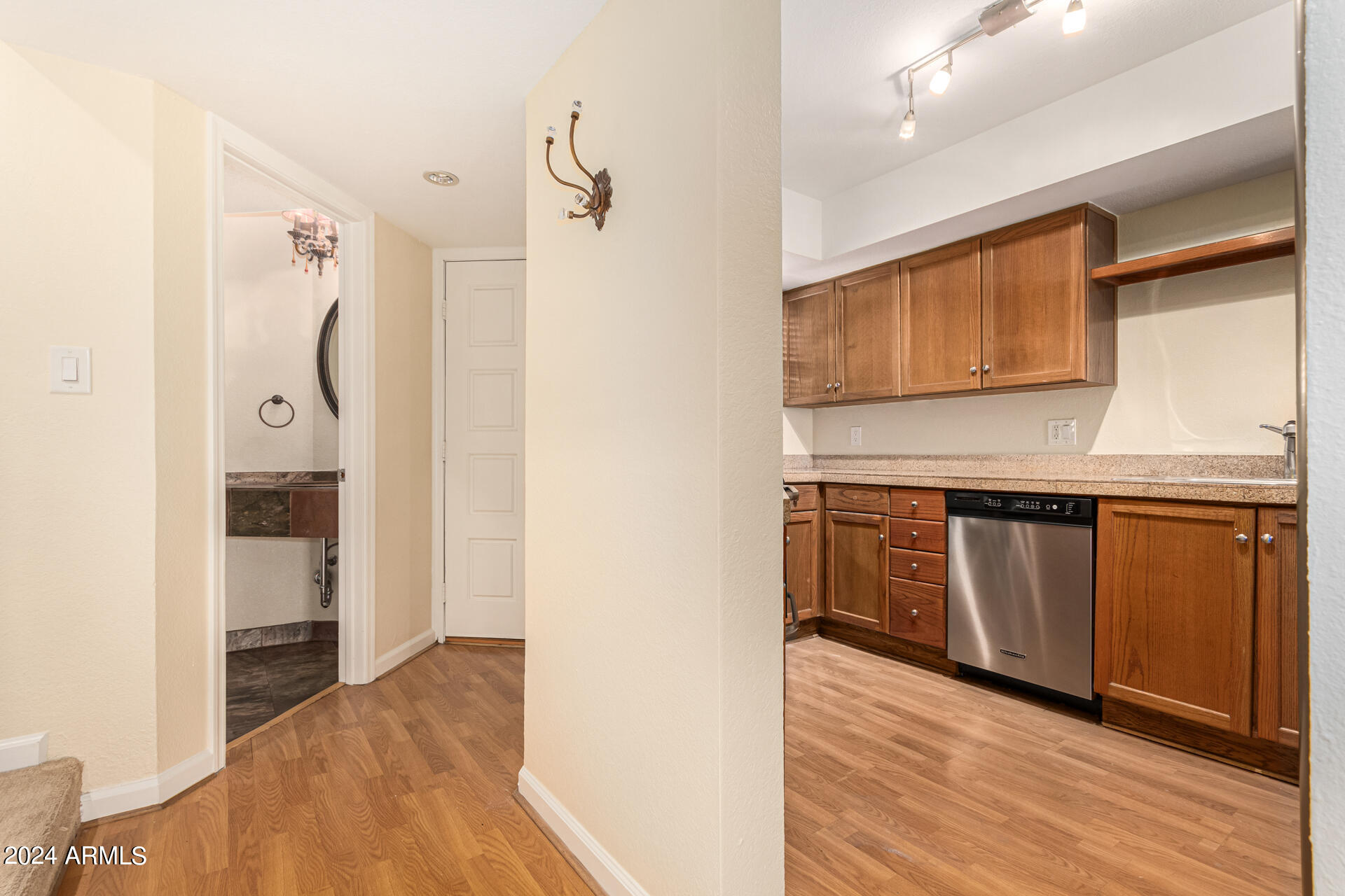 7755 East Thomas Road, Unit 7 Scottsdale, AZ 85251 - Photo 7 of 21 Kitchen