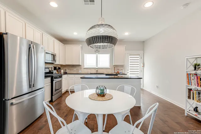 $2,095 | 5230 Nature Path, Marion, TX 78124