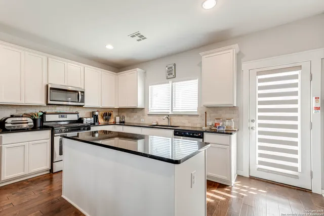 $2,095 | 5230 Nature Path, Marion, TX 78124