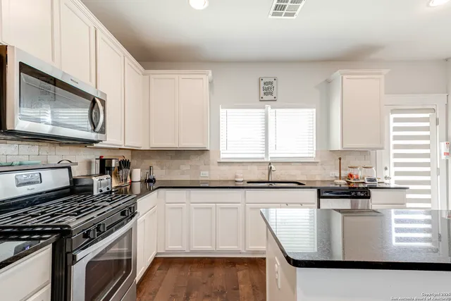 $2,095 | 5230 Nature Path, Marion, TX 78124