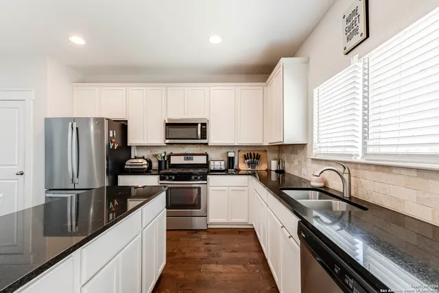 $2,095 | 5230 Nature Path, Marion, TX 78124